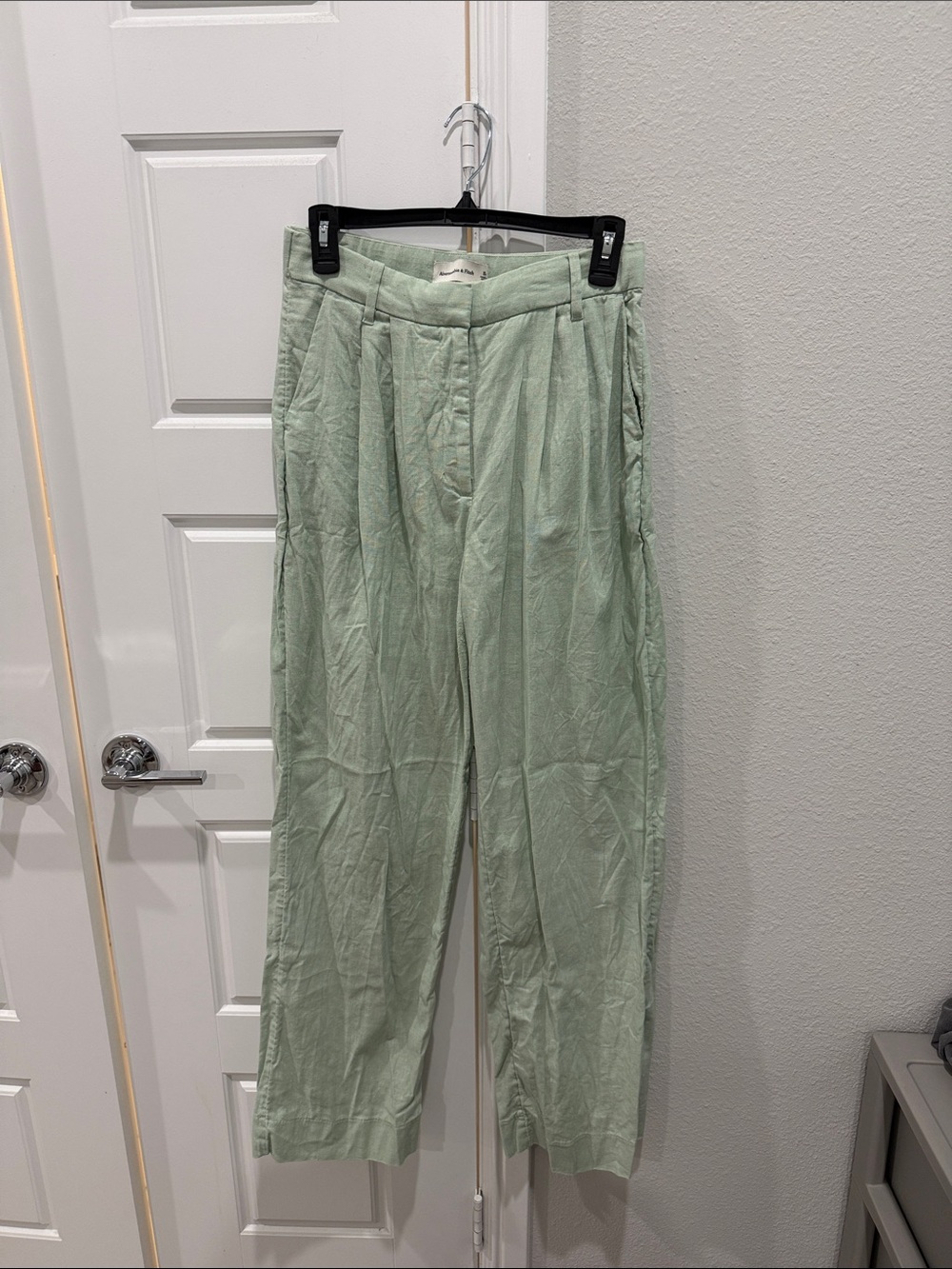 Abercrombie Women’s Light Green Pleated Linen Trousers size small curve love